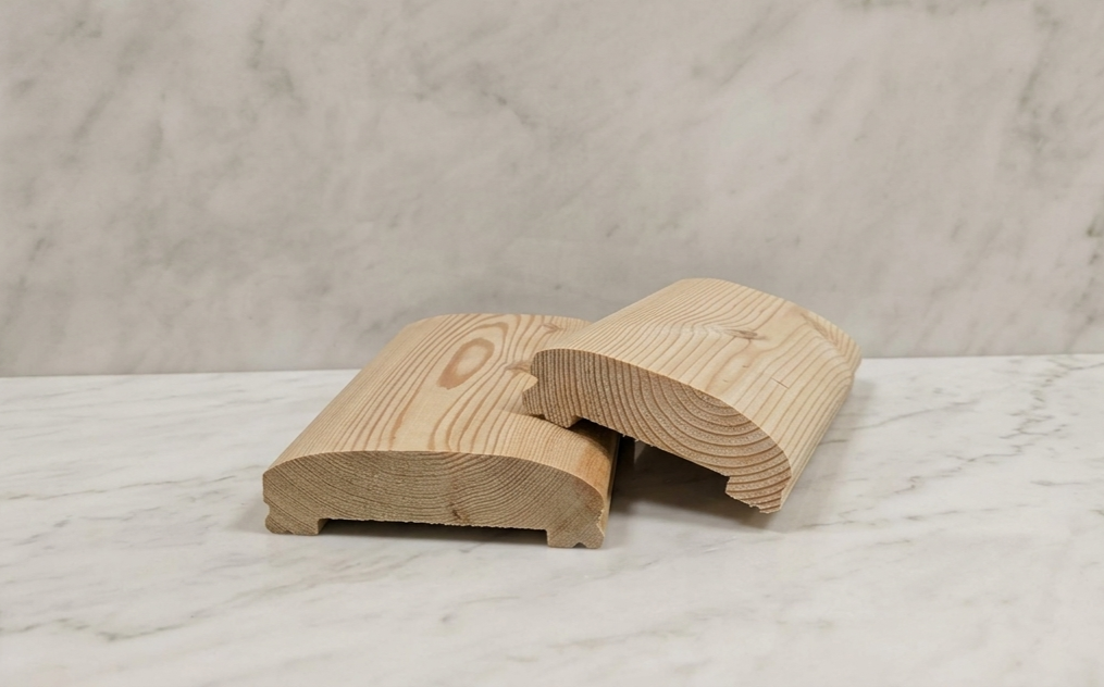 Holzprofil von Balkon-Handläufen